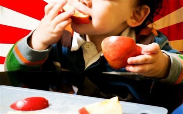 چرا سیب در تغذیه بچه ها اهمیت ویژه ای دارد